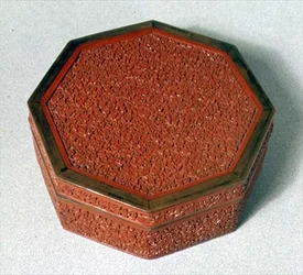 Geschnitzte Schachtel